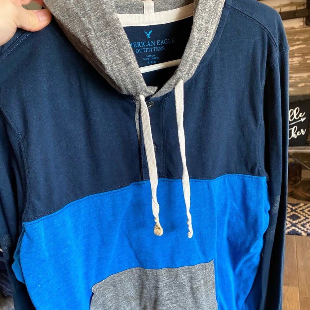 American Eagle long sleeve hooded tshirt